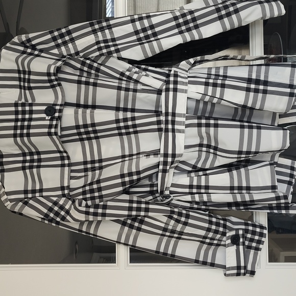 Lightweight plaid jacket excellent Condition with belt - Picture 4 of 4